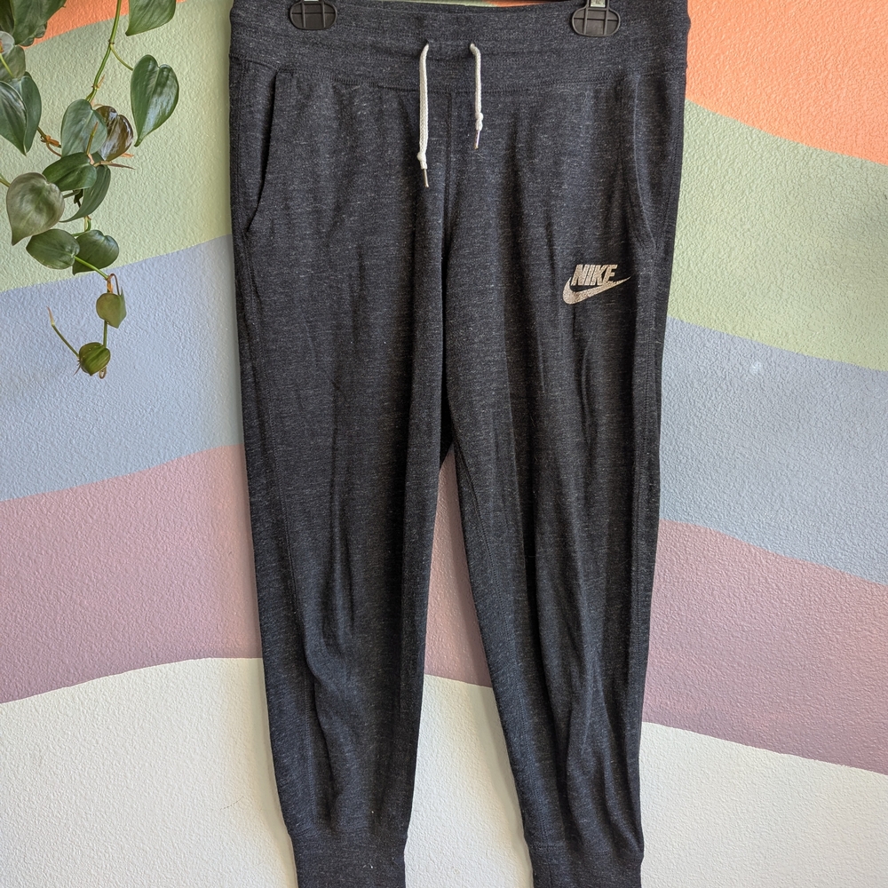 Nike Women Charcoal Gray Joggers Pants Medium